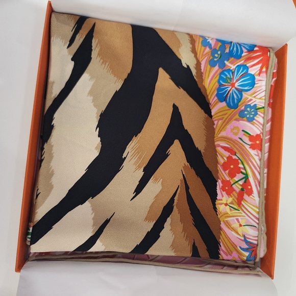 GIFTABLE Hermès Tyger Tyger Silk Scarf 70 - Picture 11 of 11